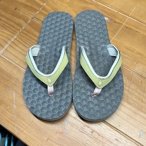 North Face flip flops , in very good condition